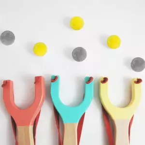 Me&Mine Fadenspiel Katapult: Übersicht (Farbe nach Verfügbarkeit) - Holzspielzeug Profi
