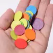 GRIMM´S Konfettitaler Regenbogen: in der Hand - Holzspielzeug Profi