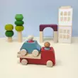 Lubulona Roter Abschleppwagen mit Holzfiguren - Holzspielzeug Profi