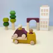 Lubulona Gelber Abschleppwagen mit Holzfiguren - Holzspielzeug Profi