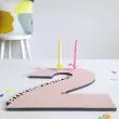 Rasmussons Geburtstagszahl in rosa (Hier als Beispiel die Zahl 2) - Holzspielzeug Profi